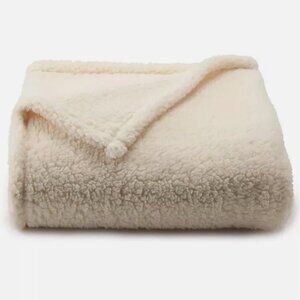 NWT - The Big One®Our Favorite Faux Shearling (Sherpa) Throw Color-Ivory